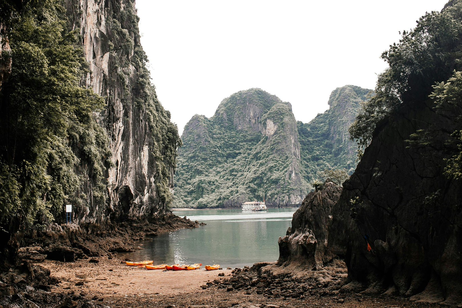 Ha Long Bay – Vietnam's Enchanting Natural Gem