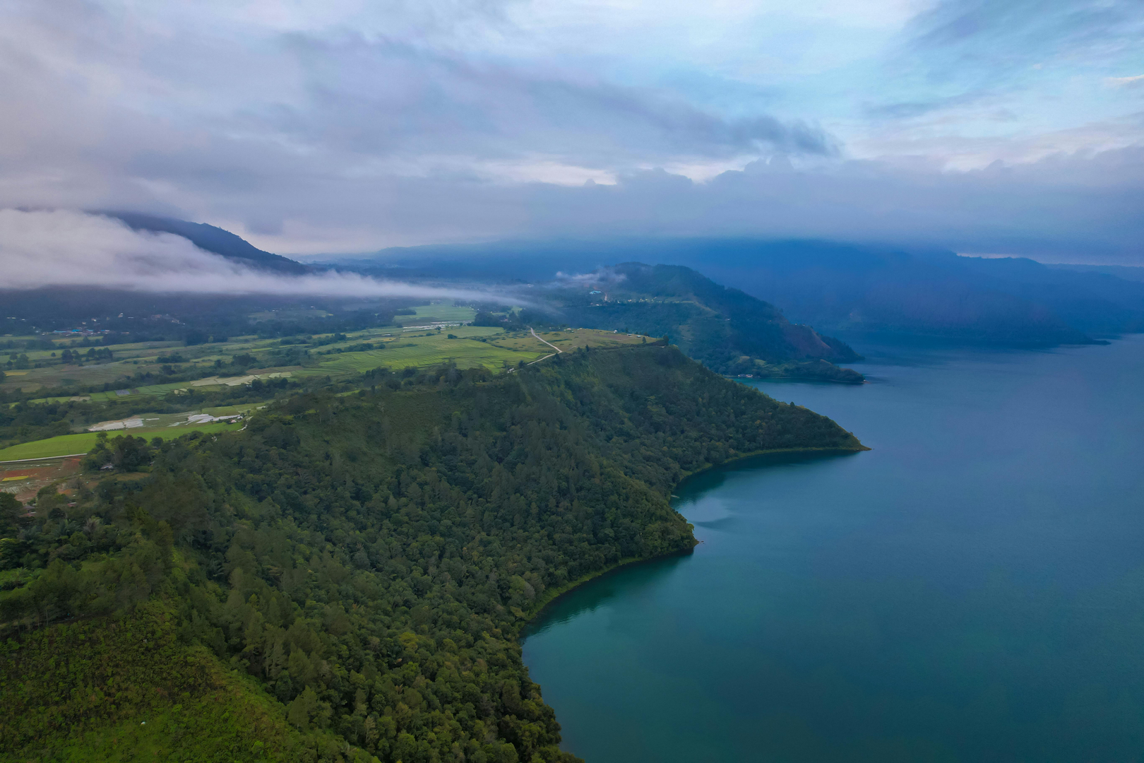 Lake Toba – Indonesiens Vulkaniske Vidunder
