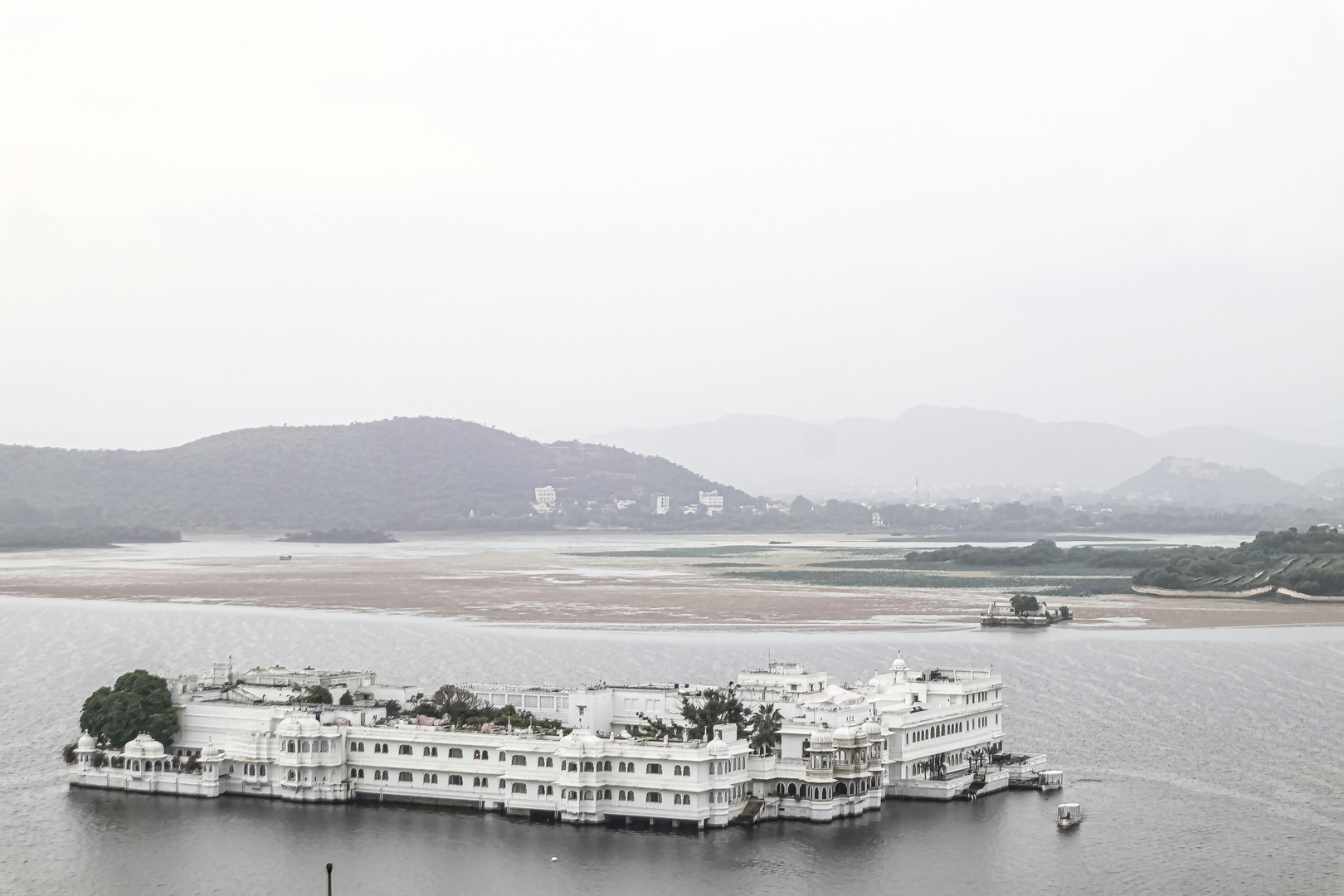 Udaipur: Den Fortryllende Søby i Indien